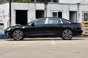 2025款奥迪A6L 改款 45 TFSI quattro 臻选动感型