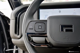 2024款极石01 尊享6座长续航版