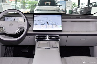 2025款零跑B01 650激光雷达版