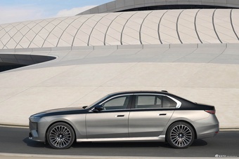 2027款宝马7系 740 xDrive 海外版 官图