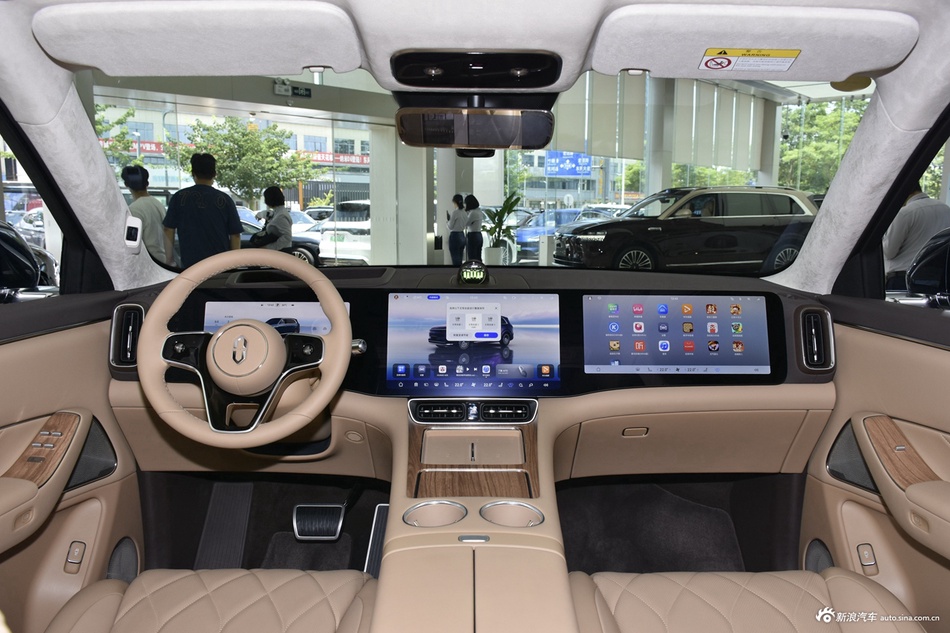 2025款问界M8 增程 Ultra版 53.4kWh 6座版