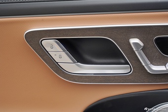 2025款奔驰E级改款 E 300 L 豪华型