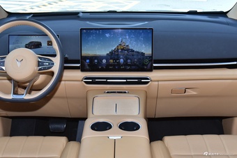 2025款岚图梦想家 PHEV 四驱尊贵乾崑版