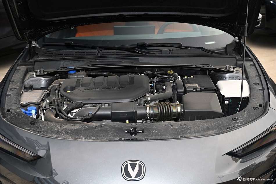 2025款长安UNI-V 第三代 2.0T 劲擎型