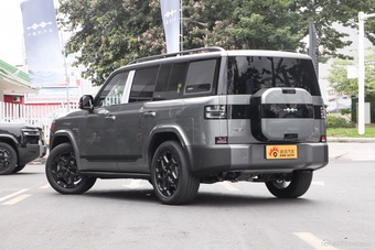 2025款方程豹钛7 四驱基本型