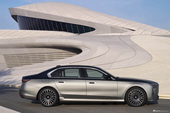 2027款宝马7系 740 xDrive 海外版 官图