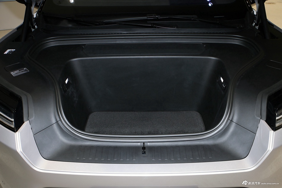 2026款蔚来ES8 六座行政签名版