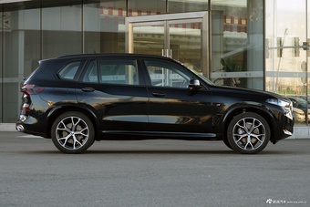 2026款宝马X5 xDrive 30Li 尊享型 M运动曜夜套装