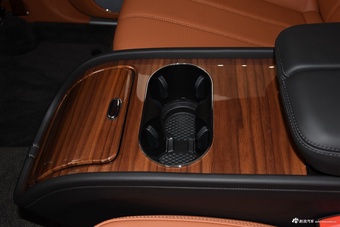 2024款添越 4.0T V8