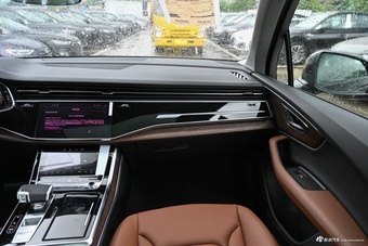 2025款奥迪Q7 55 TFSI quattro S line黑武士型