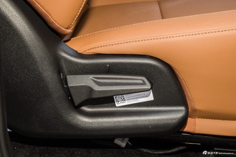 2022款福田征服者5 2.0T自动柴油两驱武林至尊长轴4F20TC