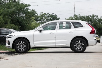 2025款沃尔沃XC60 B5 四驱智逸豪华版