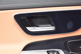 2025款奔驰GLC改款 300 L 4MATIC 动感型 7座