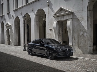 2024款Giulia朱丽叶 2.9T V6 520HP 四叶草Super Sport黑标限量版