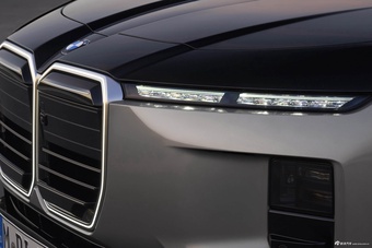 2027款宝马7系 740 xDrive 海外版 官图