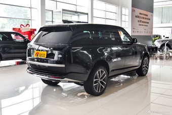 2026款揽胜 3.0 L6 400PS HSE长轴版