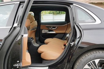 2025款奔驰E级改款 E 300 L 豪华型