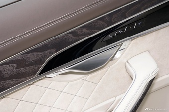 2024款奥迪A8L Horch创始人版 55TFSI