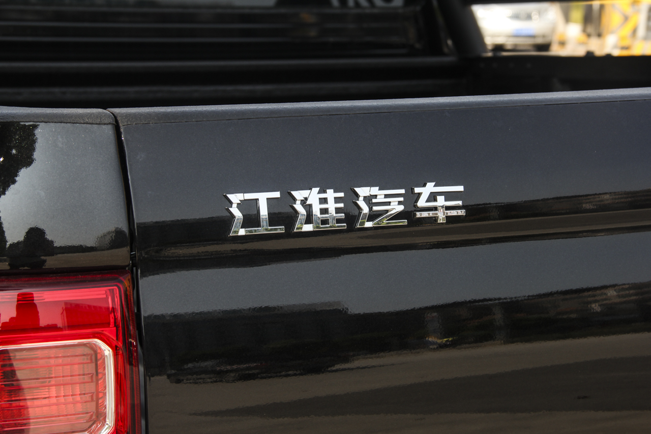 2019款帅铃T8 2.0T手动探索版四驱尊贵型大双HFC4DB2-1D1