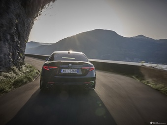 2024款Giulia朱丽叶 2.9T V6 520HP 四叶草Super Sport黑标限量版