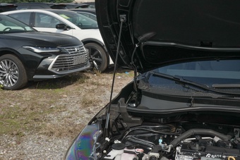 2026款卡罗拉锐放 2.0L 智能电混双擎 精英版