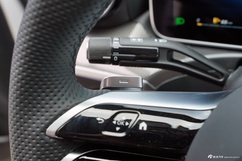 2025款奔驰C级 改款 C 260 L 4MATIC 运动版