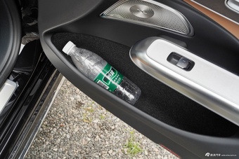 2025款奔驰E级改款 E 300 L 豪华型