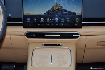 2025款岚图梦想家 PHEV 四驱尊贵乾崑版