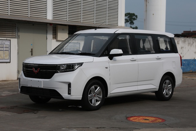 五菱微旅车图片