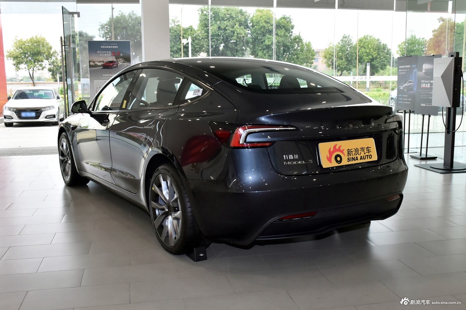 特斯拉Model 3热销中 欲购从速