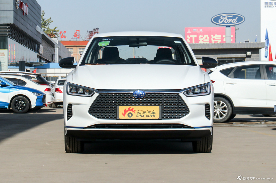 比亚迪e3广州最高降2.80万  新车选它不会错