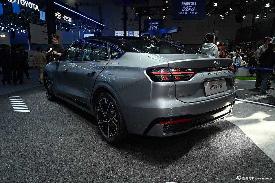 全系价格低至12.01万起，最大折扣7.6折，福特蒙迪欧问你敢答应吗？