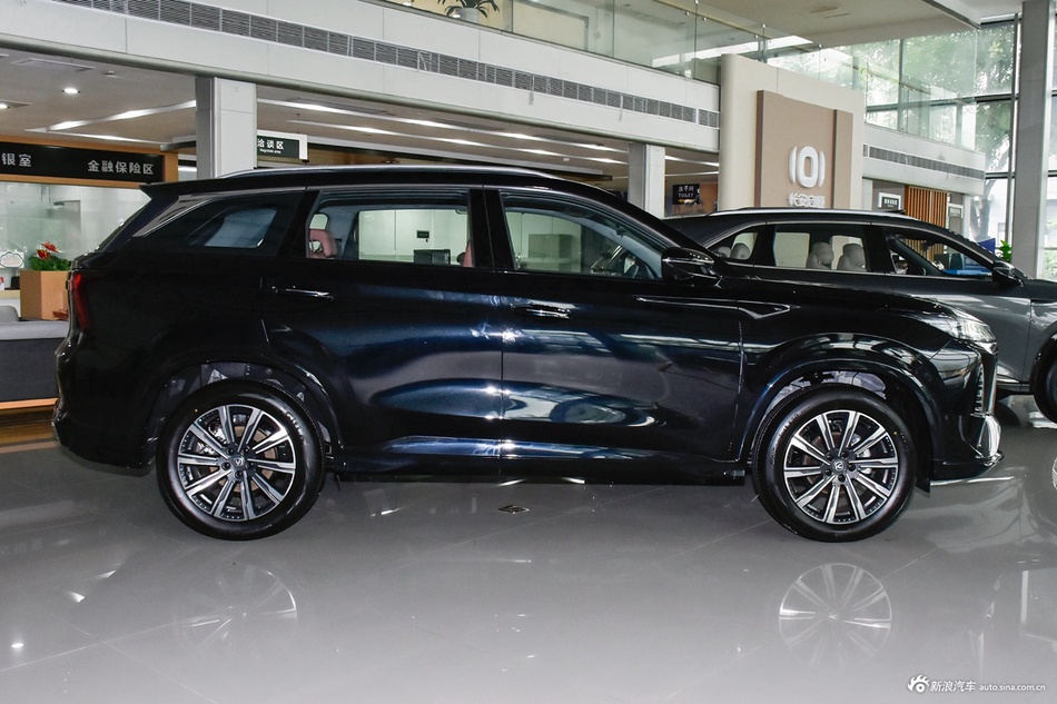 长安汽车长安CS75 PLUS促销中，最高直降3.43万，新车全国8.76万起！