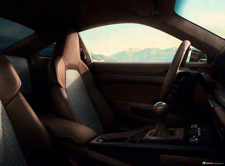 全系价格低至130.17万起，最大折扣8.9折，保时捷911问你敢答应吗？