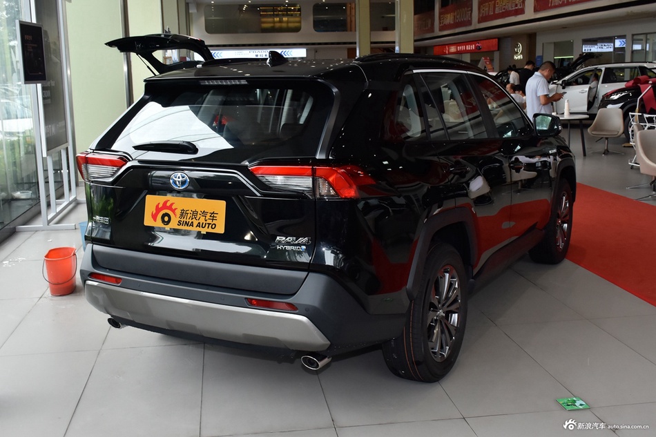 明明可以靠颜值却非要靠价格实力，丰田RAV4荣放全国11.84万起